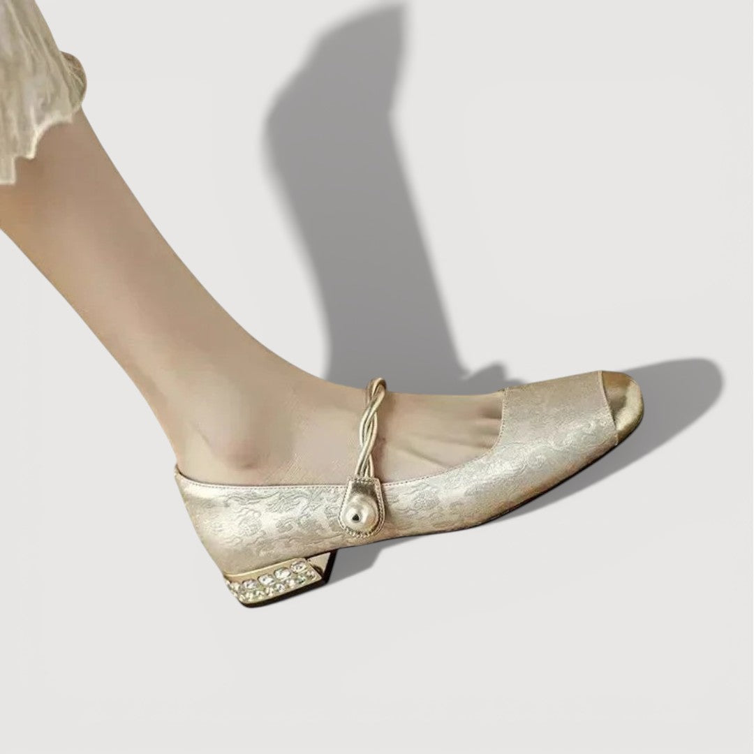 Clara | Timeless Vintage Charm