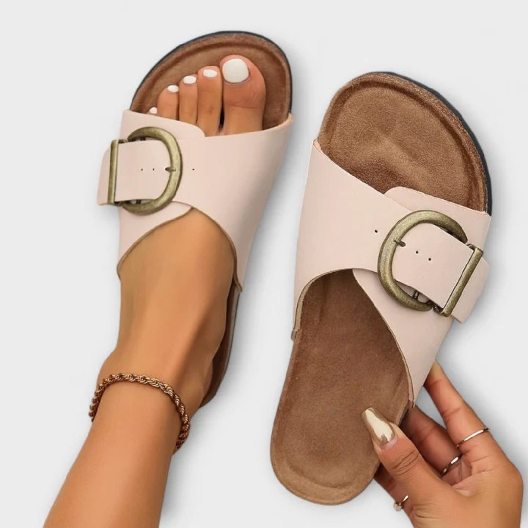 Étiennette | Single-Strap Buckle Slide Sandal
