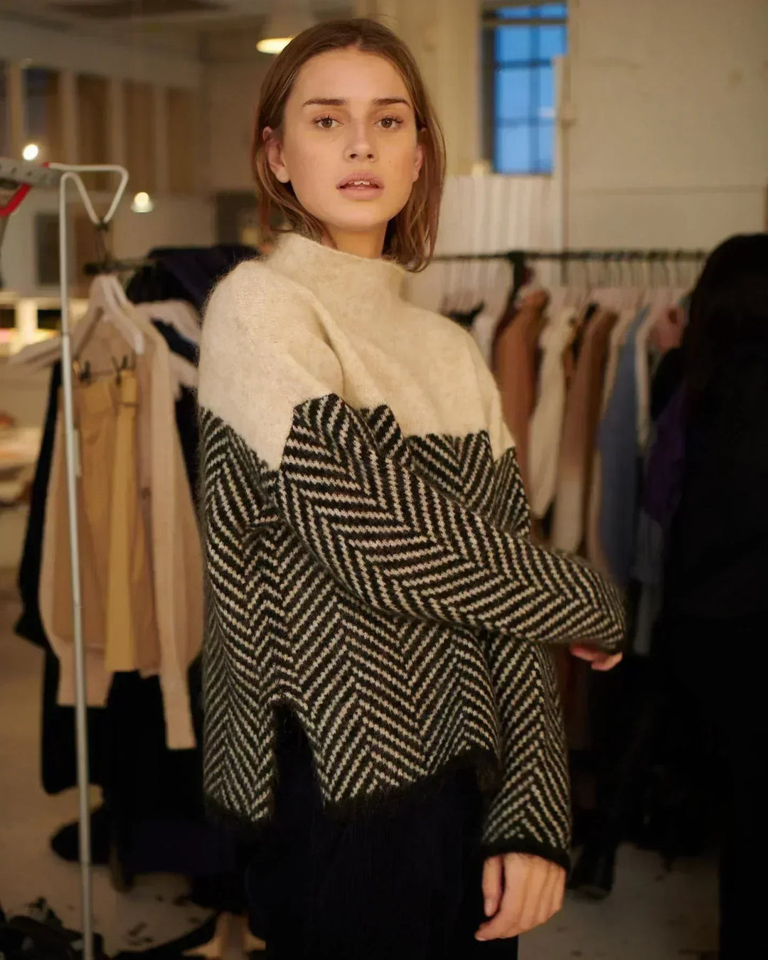 Queenie women's herringbone knit sweater - photo 5
