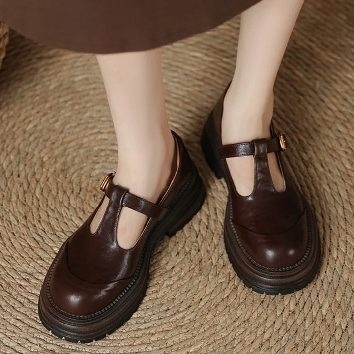 Régine | Classic Strapped Shoe
