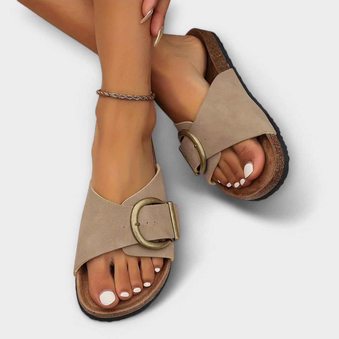 Étiennette | Single-Strap Buckle Slide Sandal